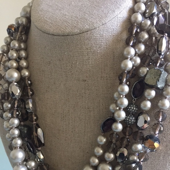 Stunning 5-Strand Pearl Necklace - Picture 2 of 3
